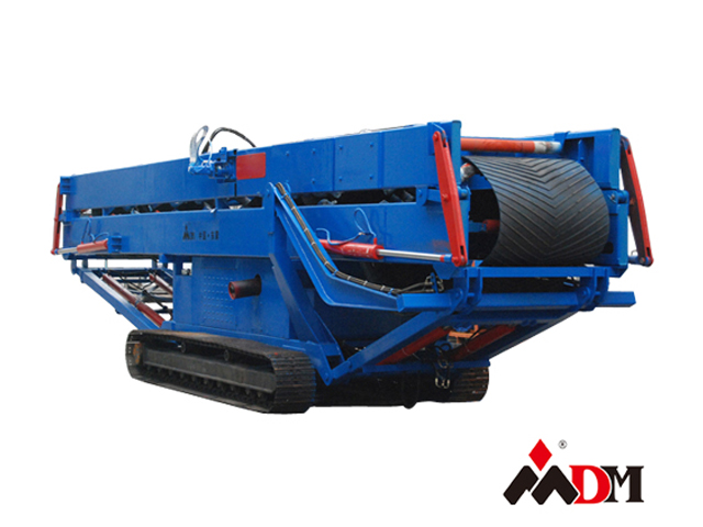 上海東蒙路橋機(jī)械有限公司 - 移動(dòng)式履帶式皮帶輸送機(jī)試機(jī)