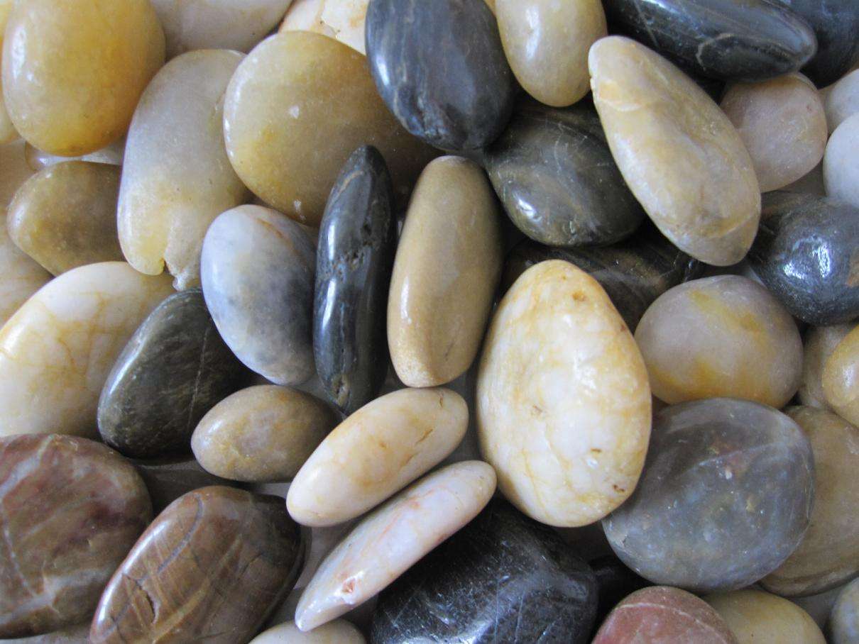 鵝卵石流動(dòng)破碎生產(chǎn)線--車(chē)載式移動(dòng)石子破碎機(jī)