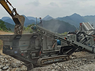 廣東清遠(yuǎn)時產(chǎn)180-220噸石灰石履帶式移動破碎生產(chǎn)線